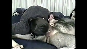 Muslim Woman From Middle Eastern Countries Gives Oral Pleasure In Homemade Video
