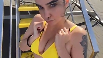Watch The Sensual Movements Of A Kodabratz On The Beach, Warming Up The Swimmers